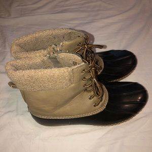 Duck boots